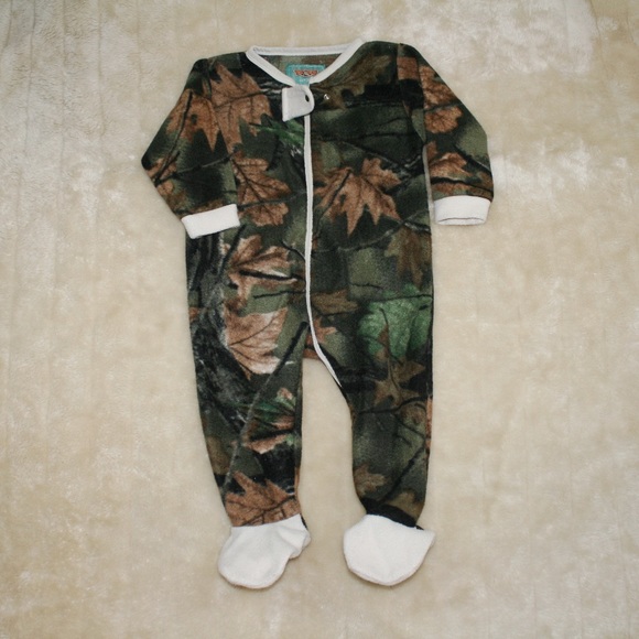 Trail Crest Other - Trail Crest 1 piece fleece camo sleeper